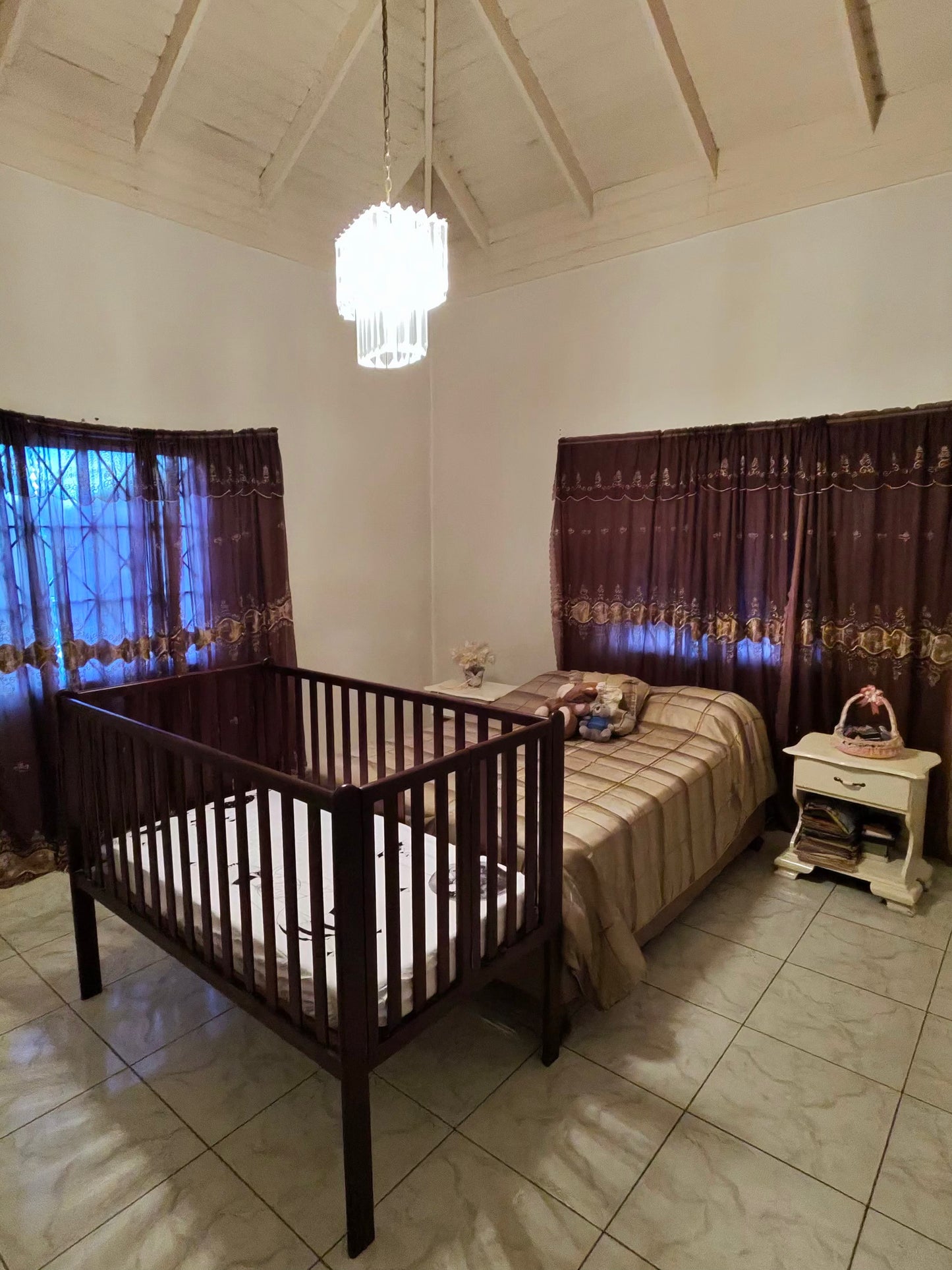 Baby Crib Rental - Wood and Water